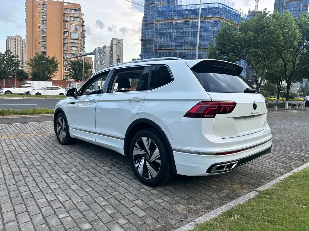 Volkswagen Tiguan L — фото 3