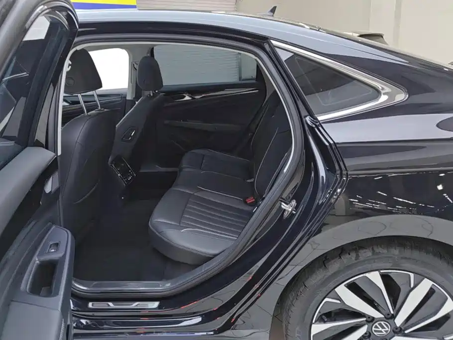 Volkswagen Passat — фото 11