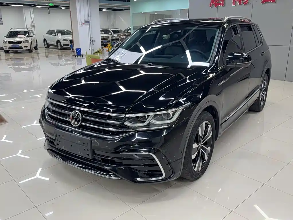 Volkswagen Tiguan L — фото 3