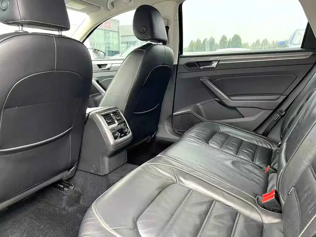 Volkswagen Passat — фото 5