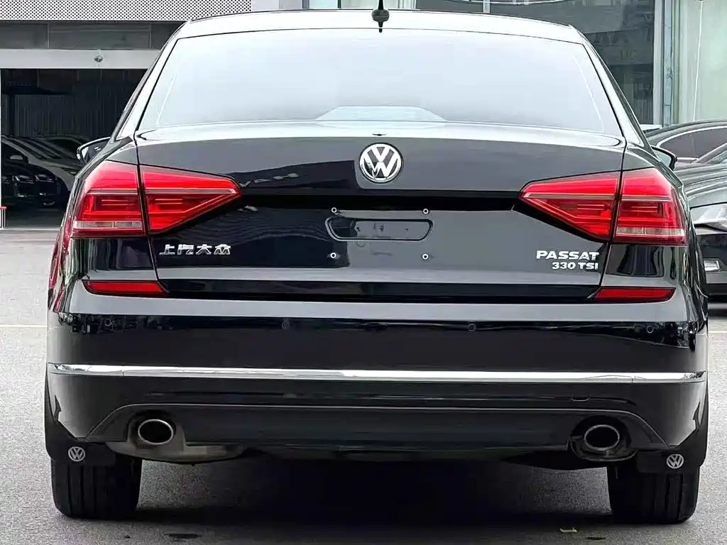 Volkswagen Passat — фото 7