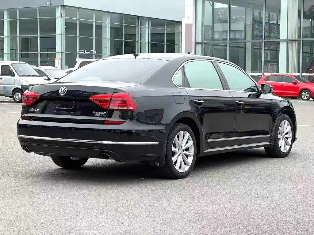 Volkswagen Passat — фото 8