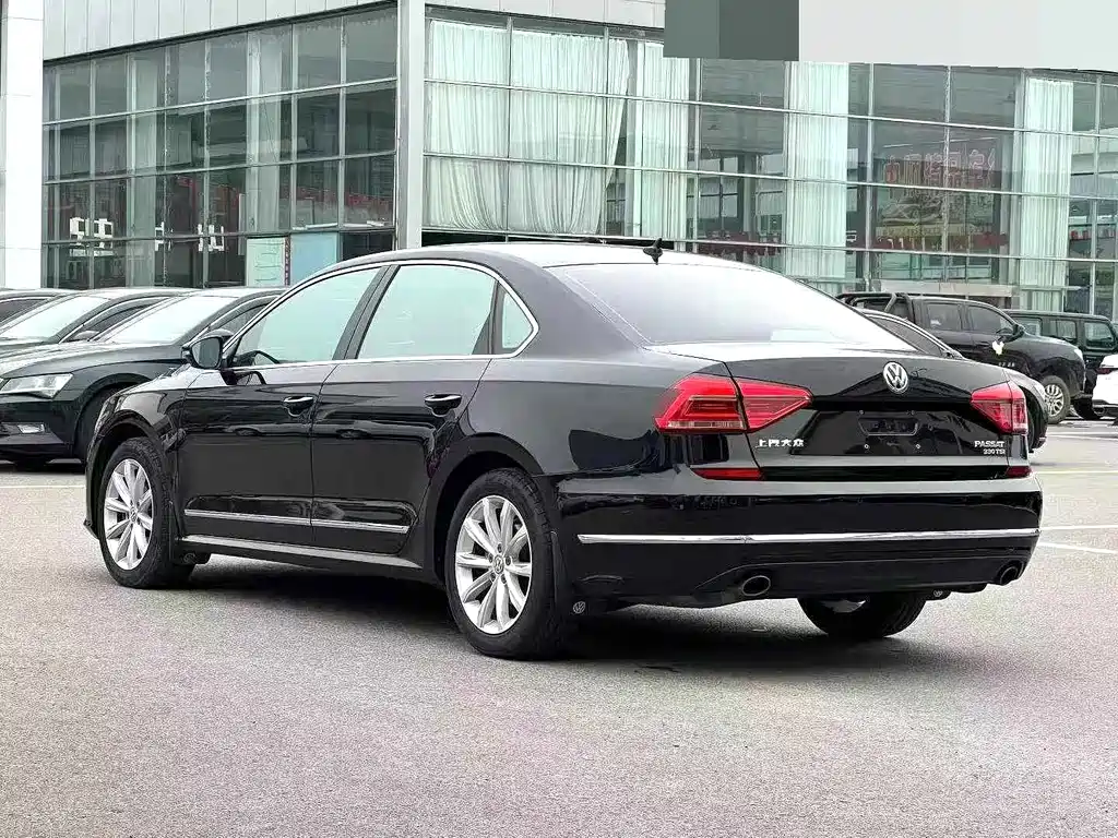 Volkswagen Passat — фото 9