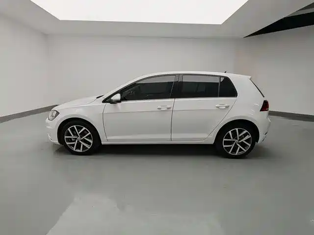 Volkswagen Golf — фото 10