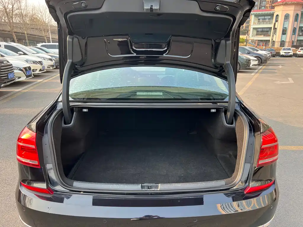 Volkswagen Passat — фото 11