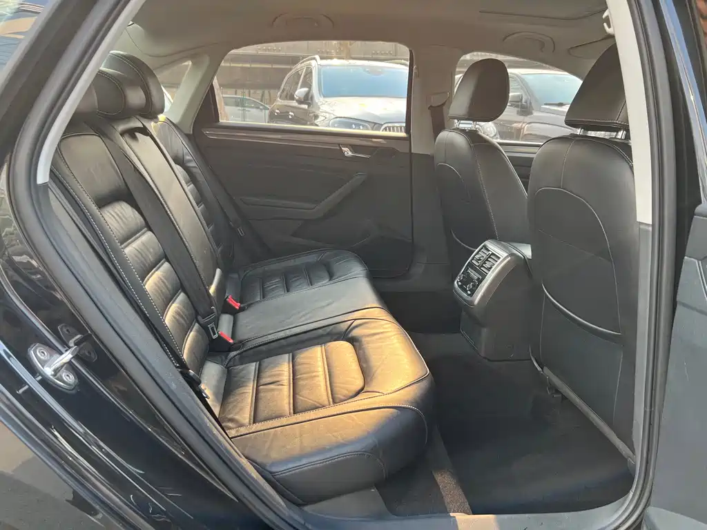 Volkswagen Passat — фото 13