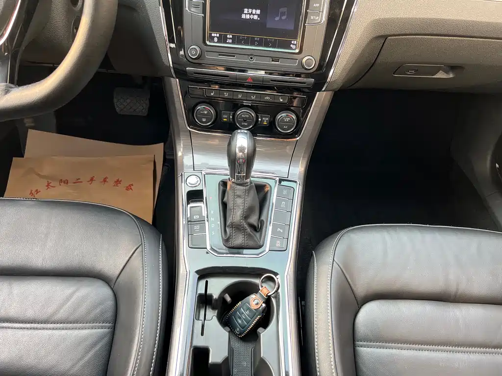 Volkswagen Passat — фото 18