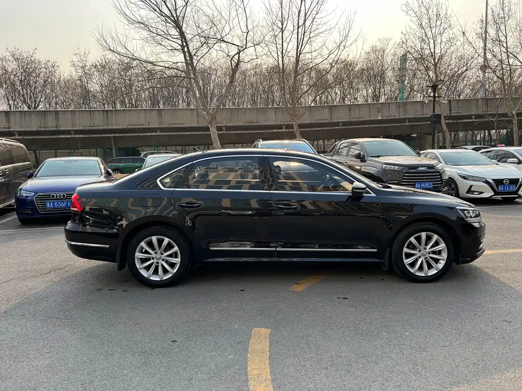 Volkswagen Passat — фото 4