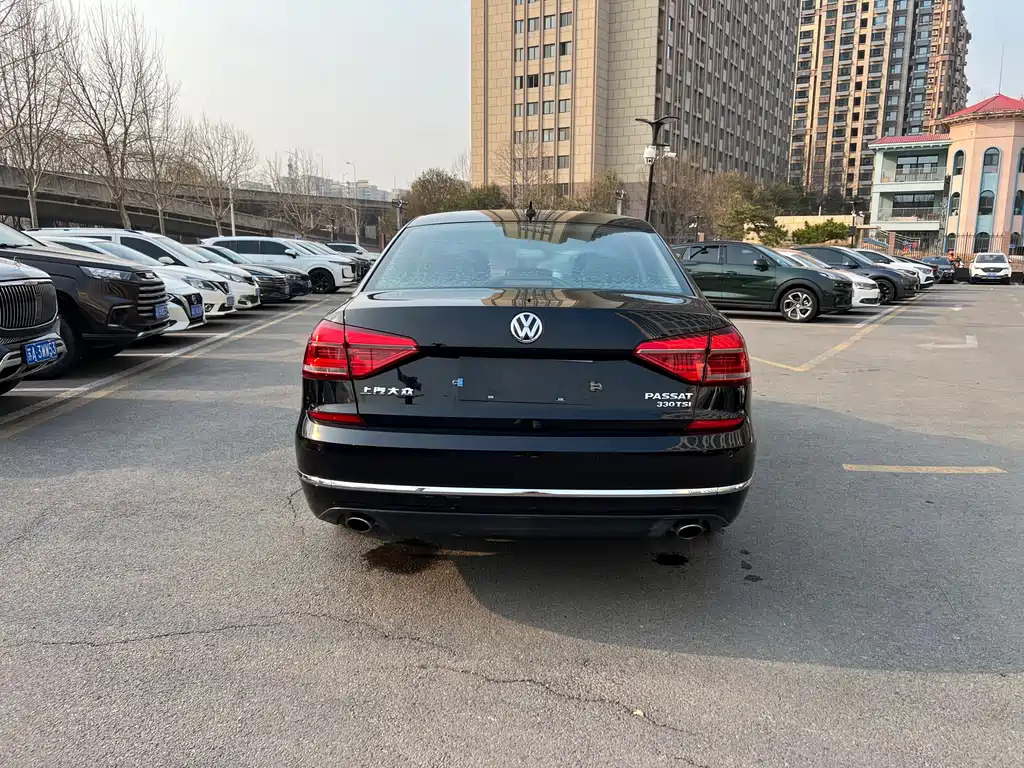 Volkswagen Passat — фото 6