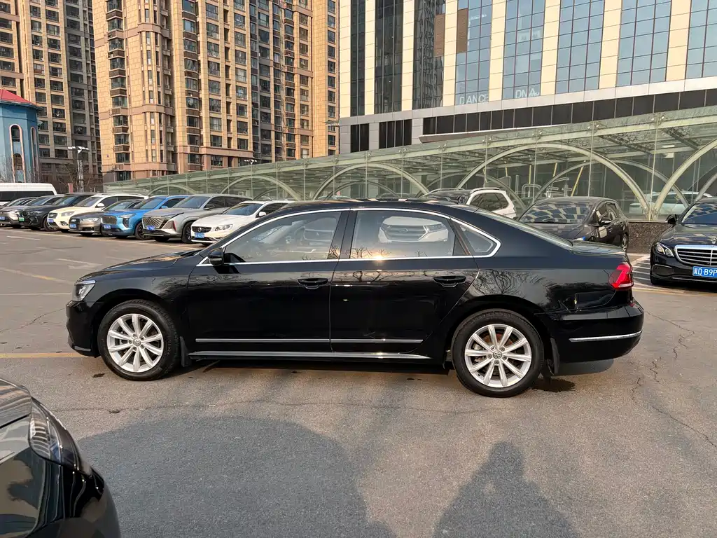 Volkswagen Passat — фото 8