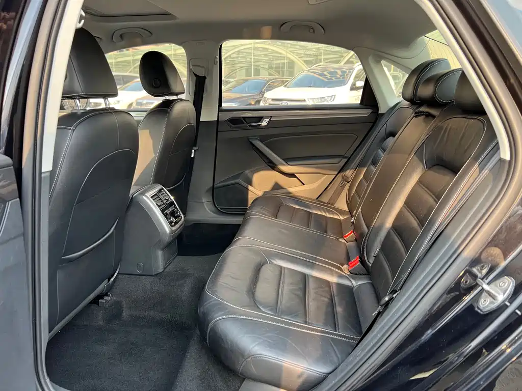 Volkswagen Passat — фото 10