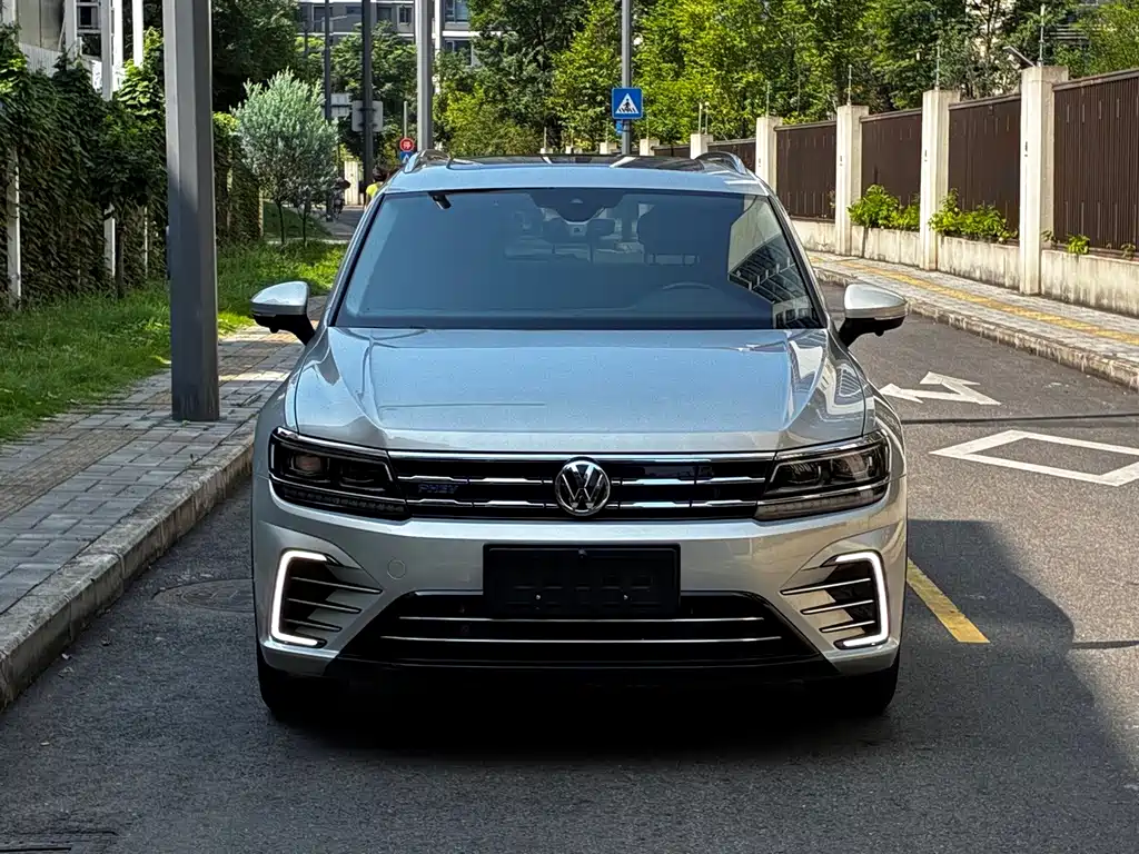 Volkswagen Tiguan L PHEV — фото 2