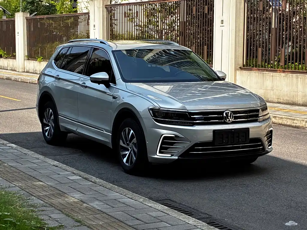 Volkswagen Tiguan L PHEV — фото 3
