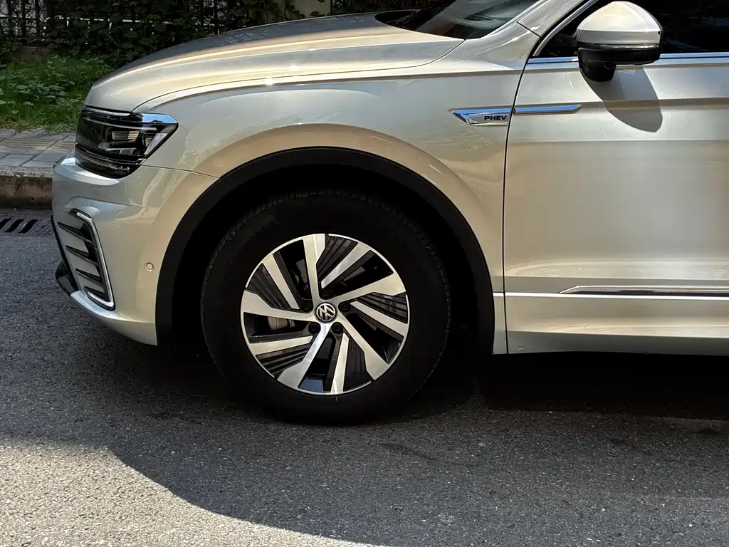 Volkswagen Tiguan L PHEV — фото 5