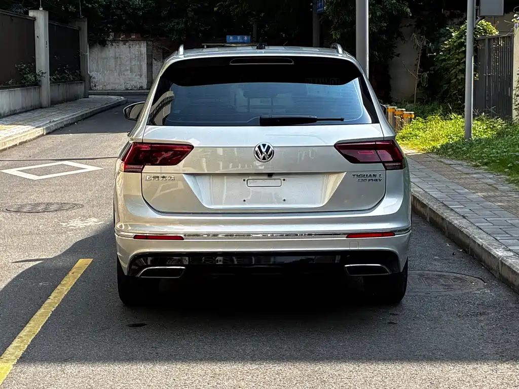 Volkswagen Tiguan L PHEV — фото 8