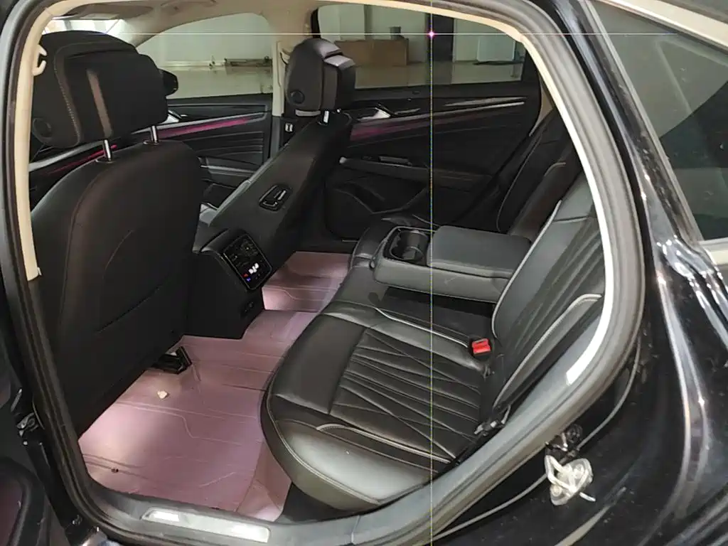 Volkswagen Passat — фото 17