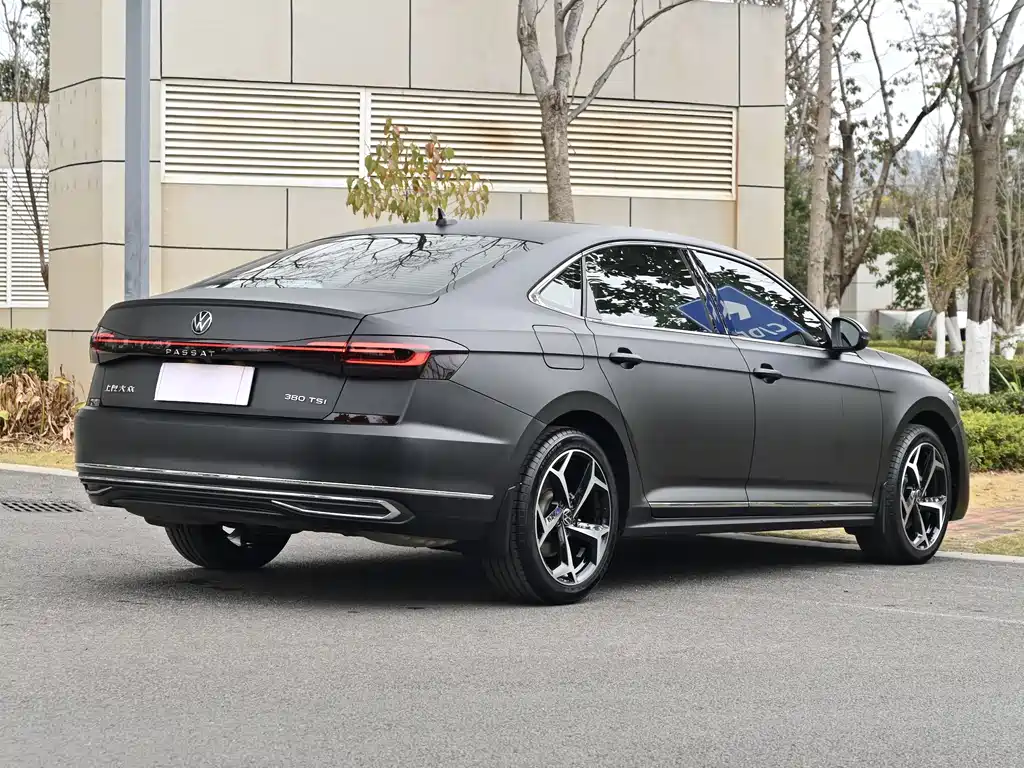 Volkswagen Passat — фото 17