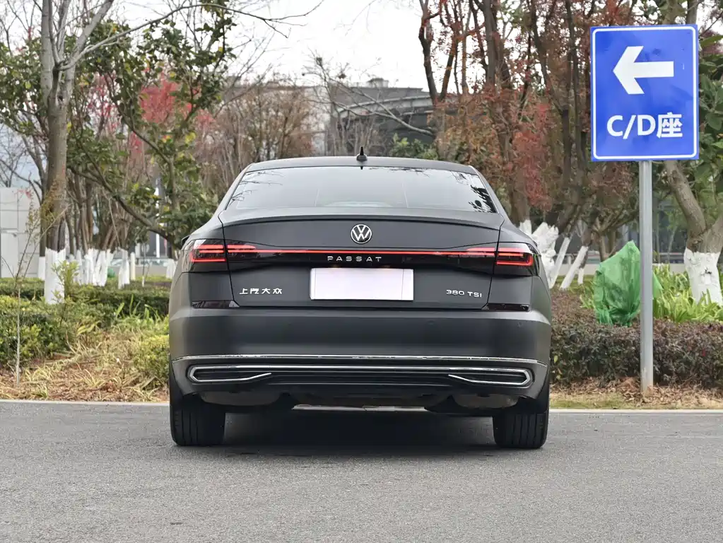 Volkswagen Passat — фото 18
