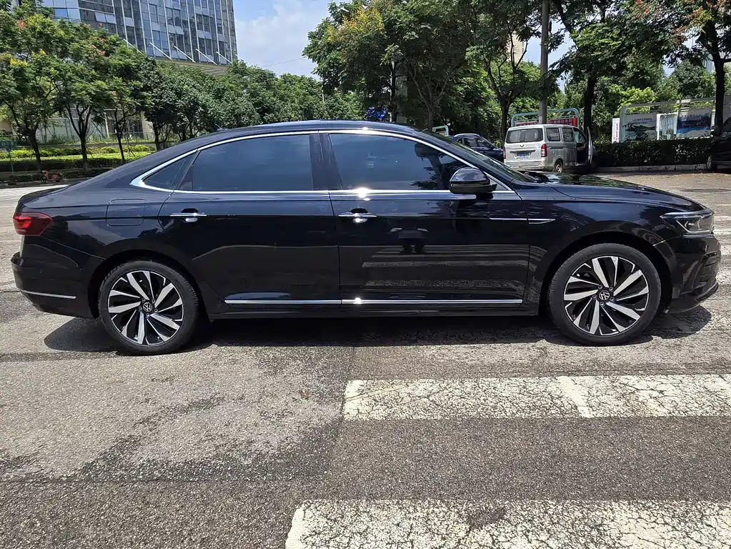Volkswagen Passat — фото 6
