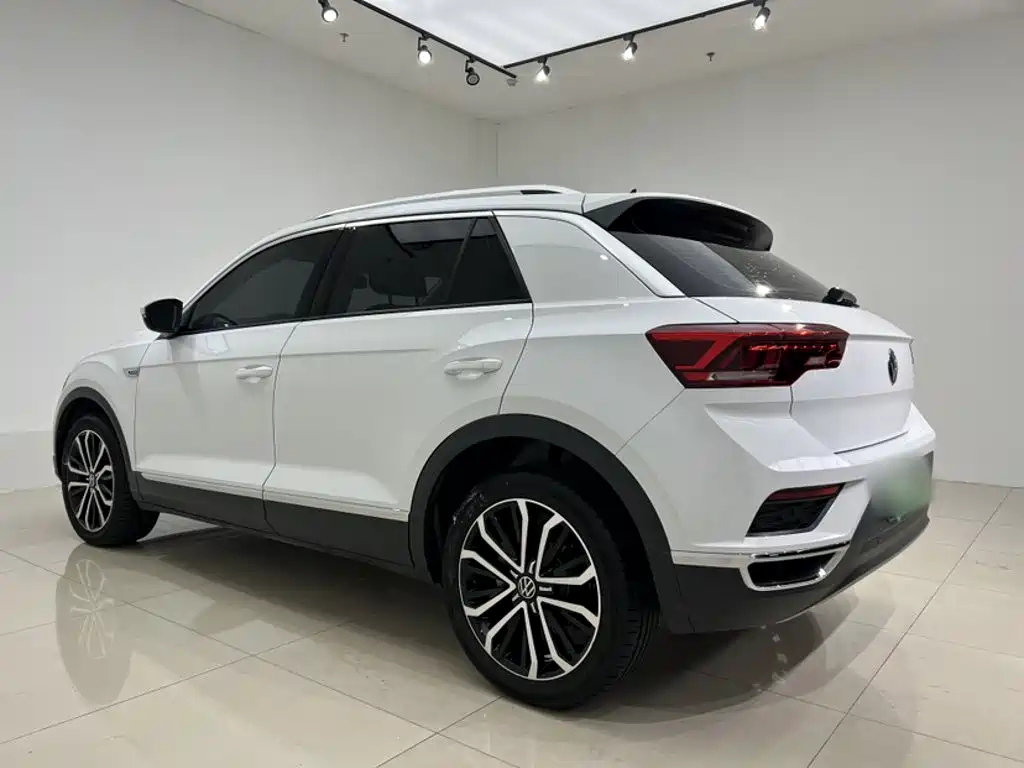 Volkswagen T-Roc — фото 11