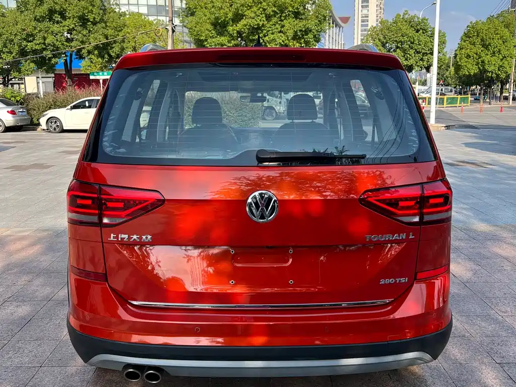 Volkswagen Touran — фото 19