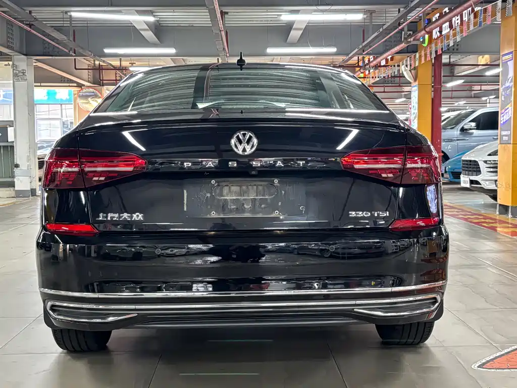 Volkswagen Passat — фото 11