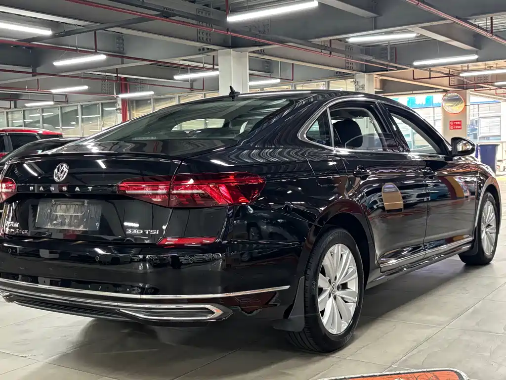 Volkswagen Passat — фото 14