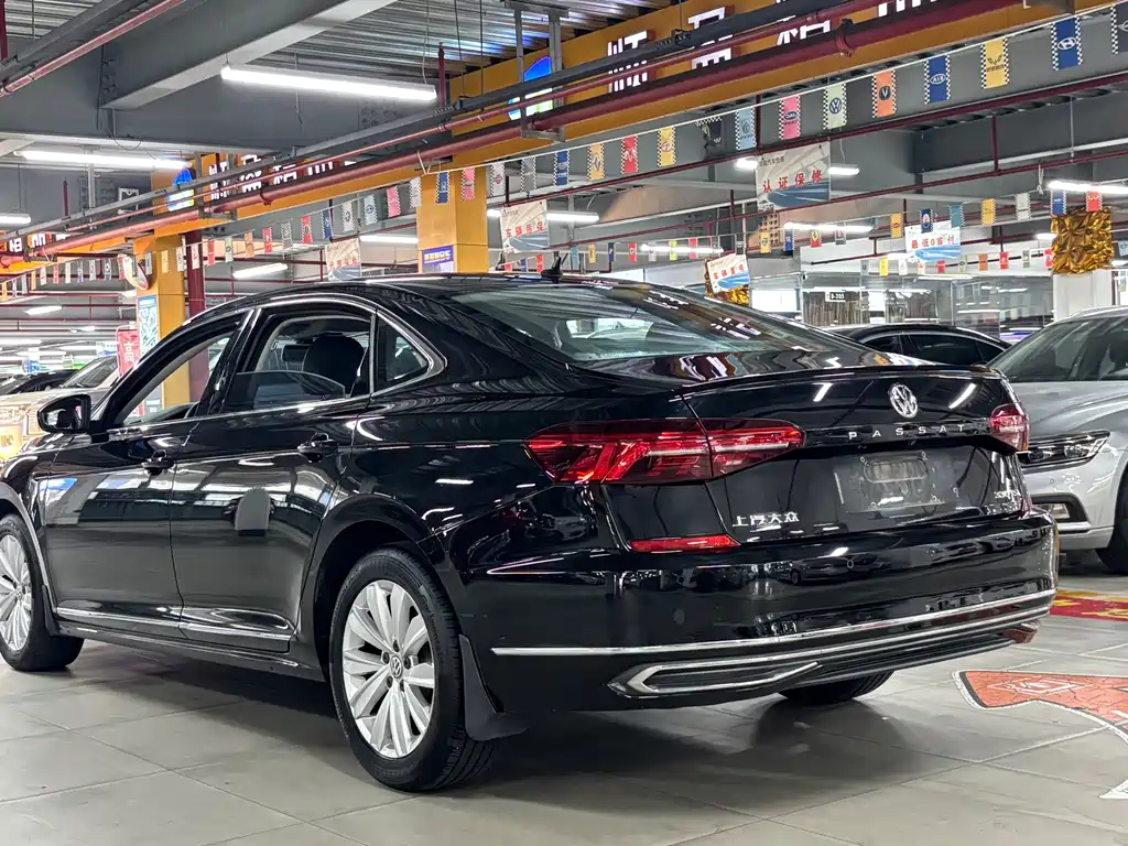 Volkswagen Passat — фото 10