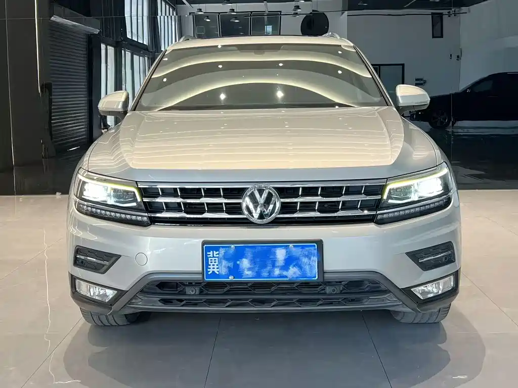 Volkswagen Tiguan L — фото 2