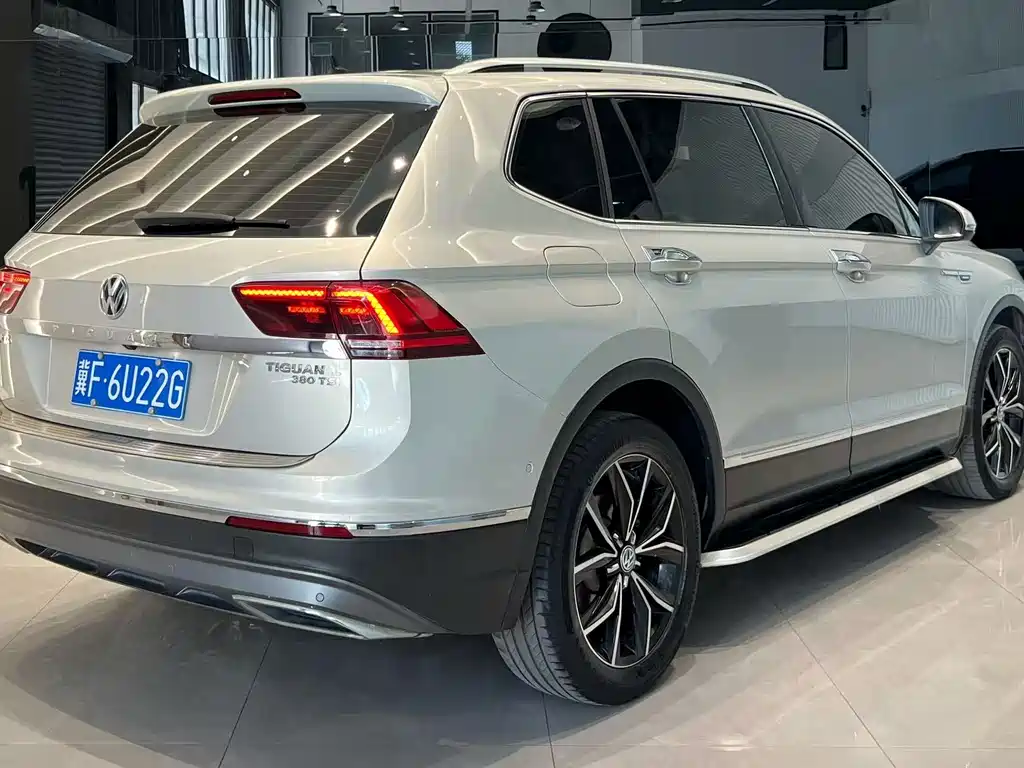 Volkswagen Tiguan L — фото 5
