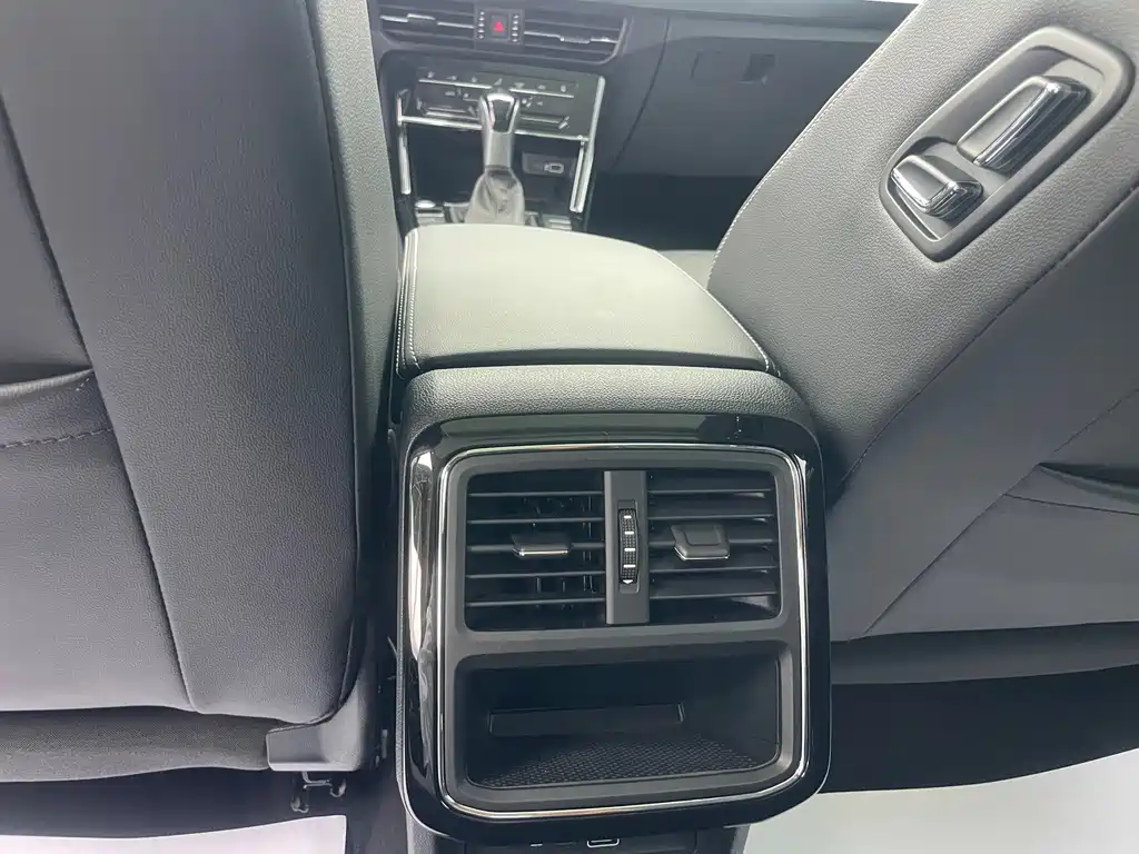 Volkswagen Passat — фото 11