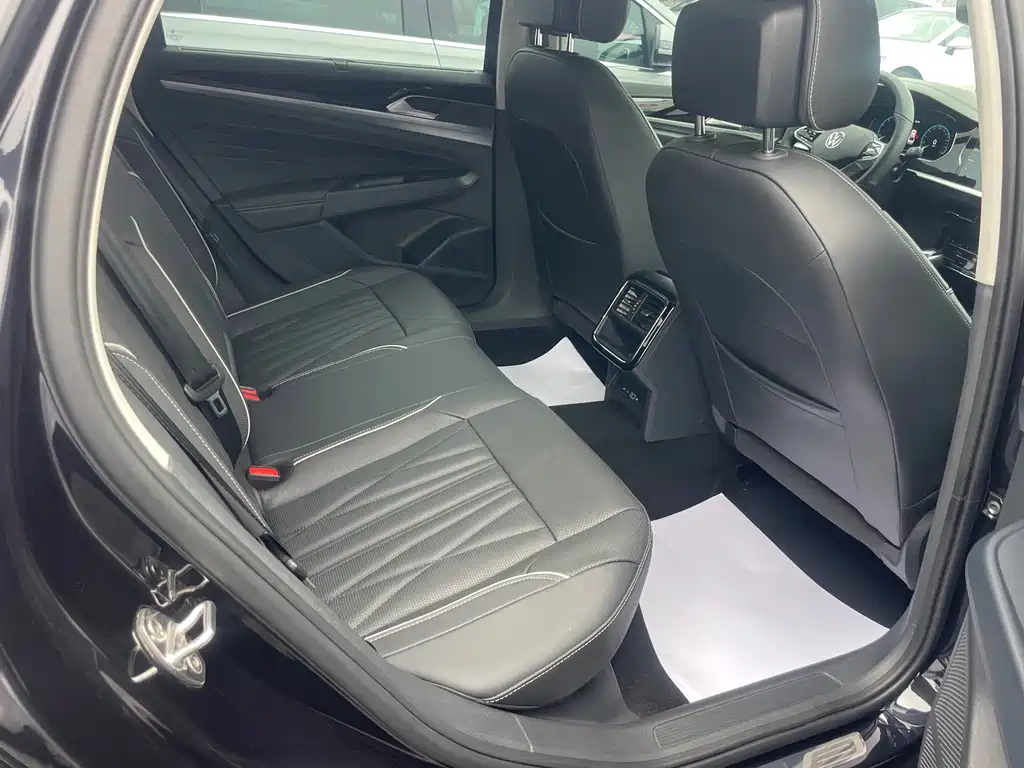 Volkswagen Passat — фото 14