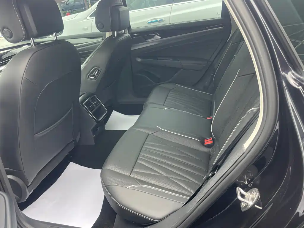 Volkswagen Passat — фото 8