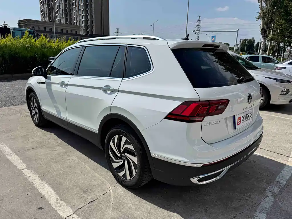 Volkswagen Tiguan L — фото 3