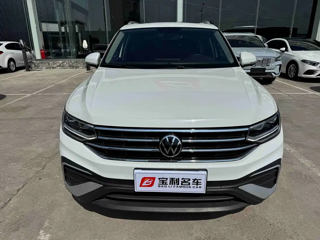 Volkswagen Tiguan L — фото 8
