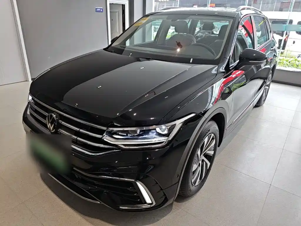 Volkswagen Tiguan L PHEV — фото 2