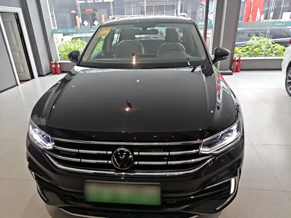 Volkswagen Tiguan L PHEV — фото 3