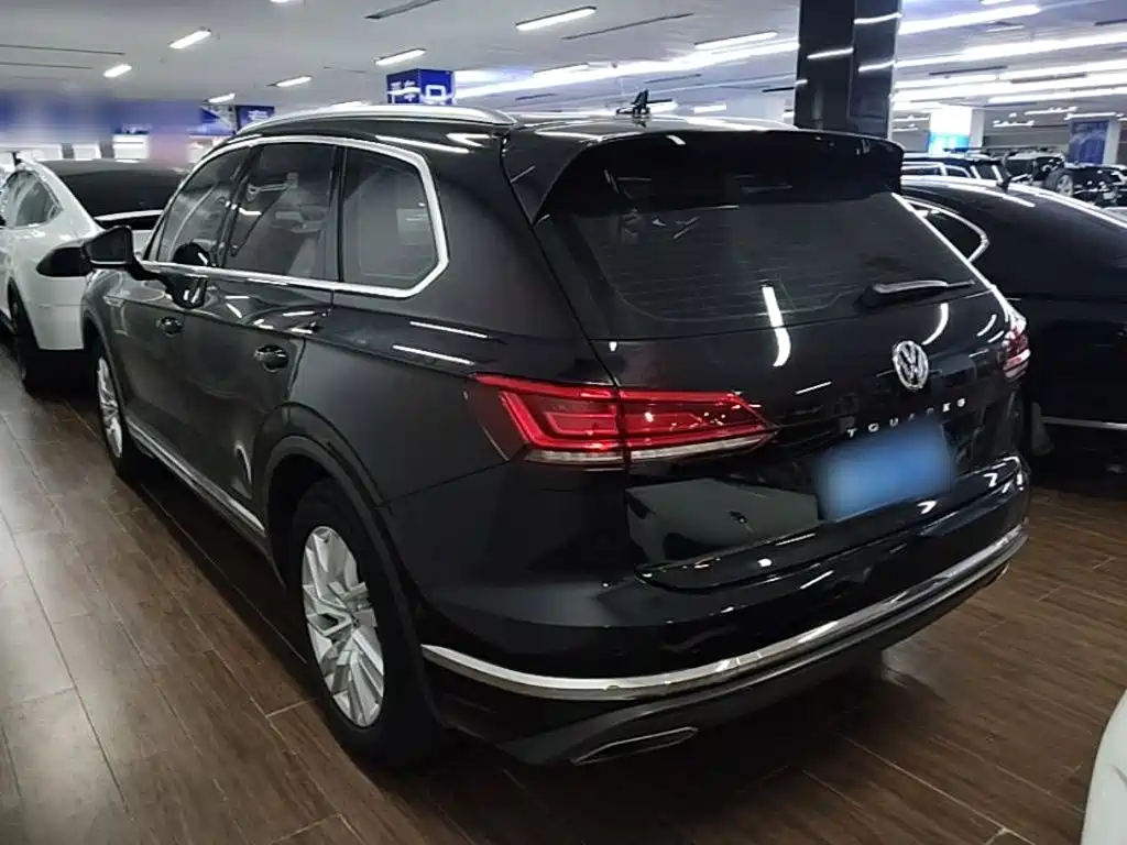 Volkswagen Touareg — фото 5