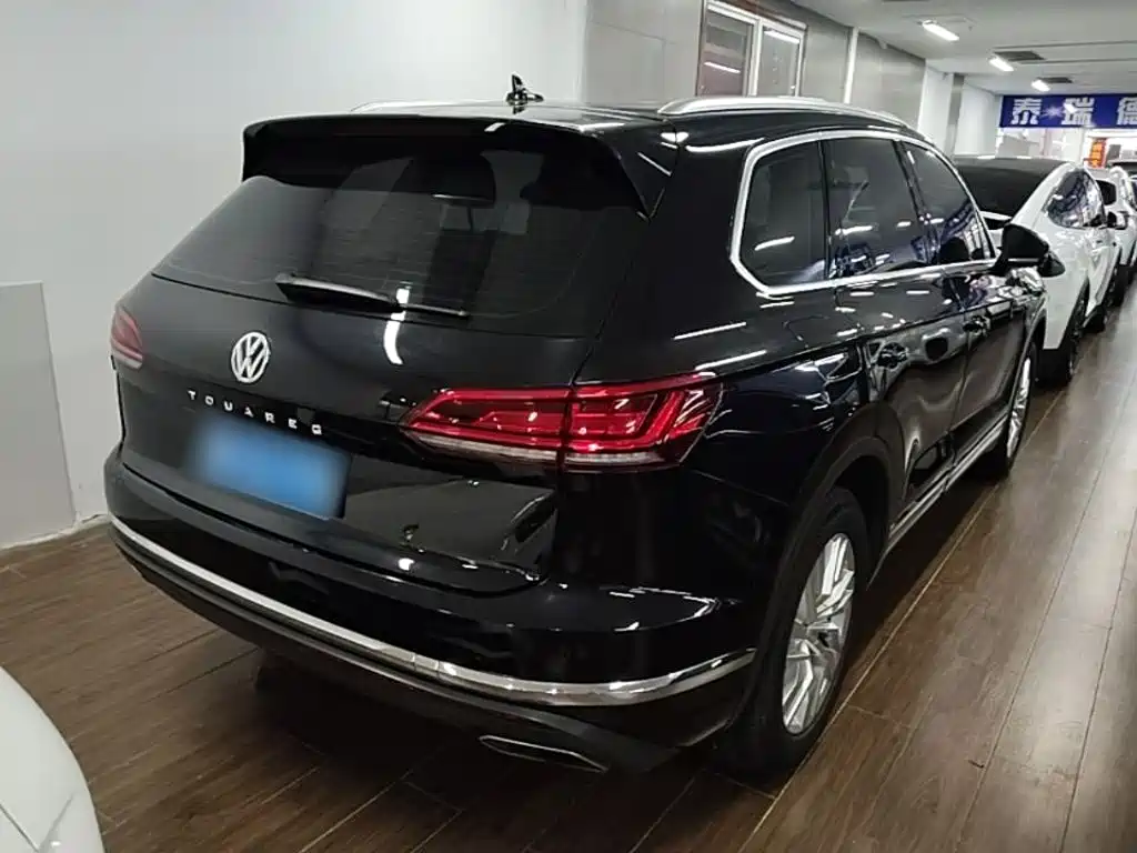 Volkswagen Touareg — фото 7