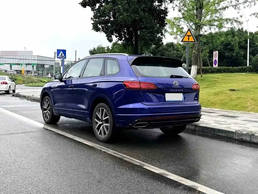 Volkswagen Touareg — фото 7