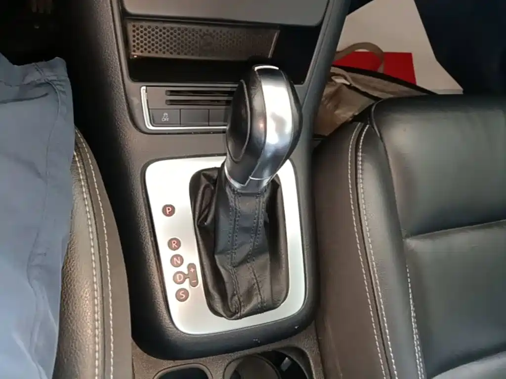 Volkswagen Tiguan — фото 14