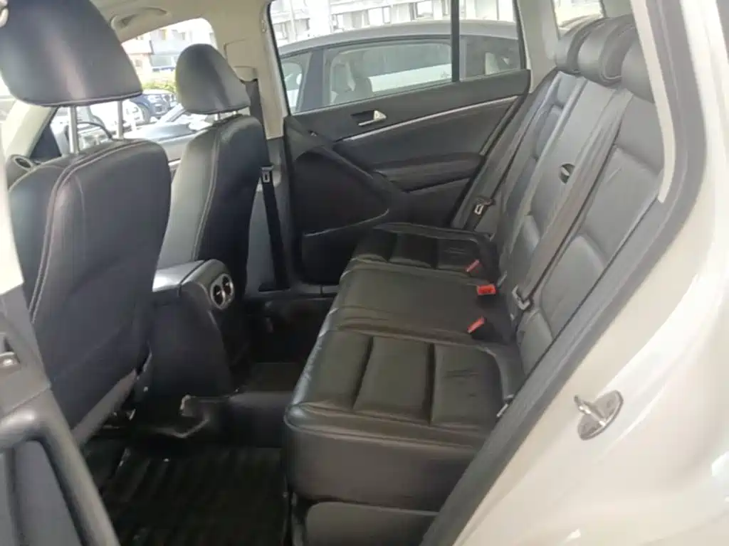 Volkswagen Tiguan — фото 17
