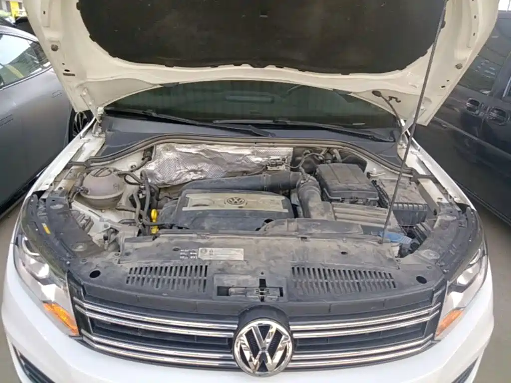 Volkswagen Tiguan — фото 20