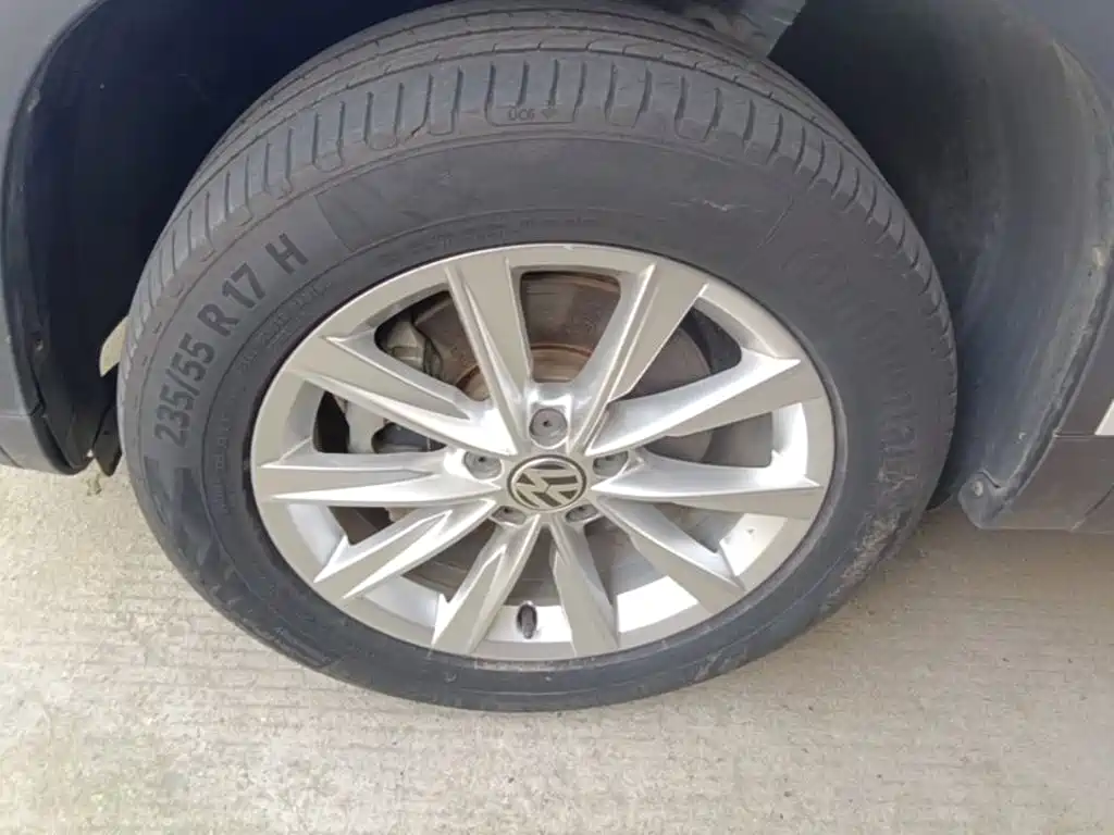 Volkswagen Tiguan — фото 23