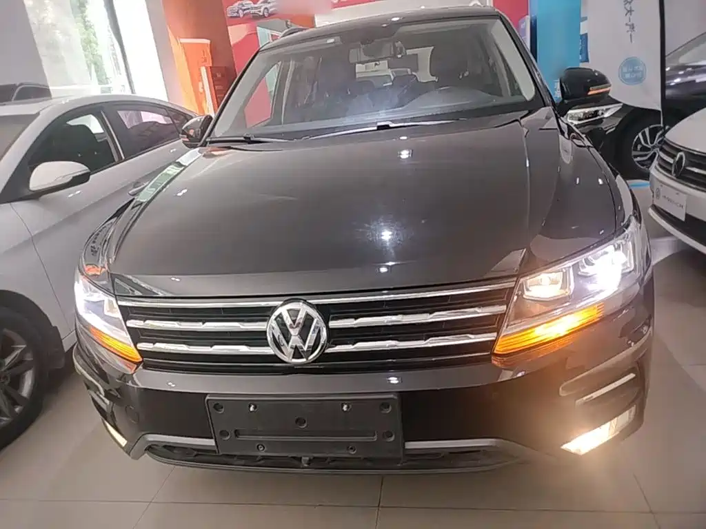 Volkswagen Tiguan L — фото 3