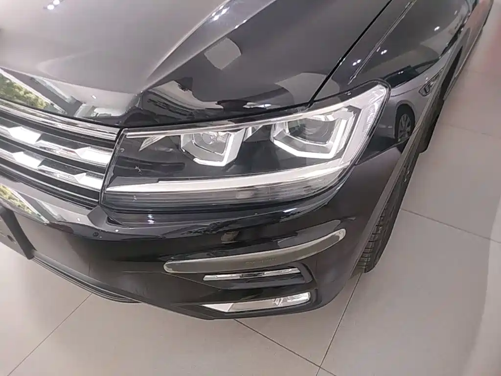Volkswagen Tiguan L — фото 24