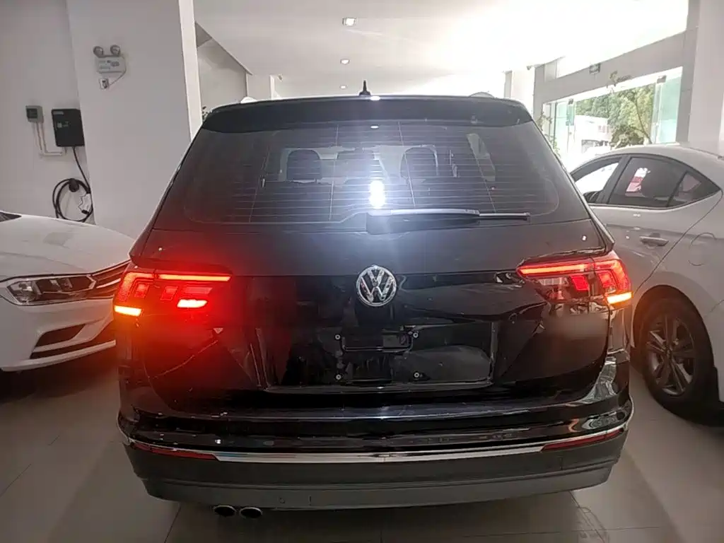Volkswagen Tiguan L — фото 6