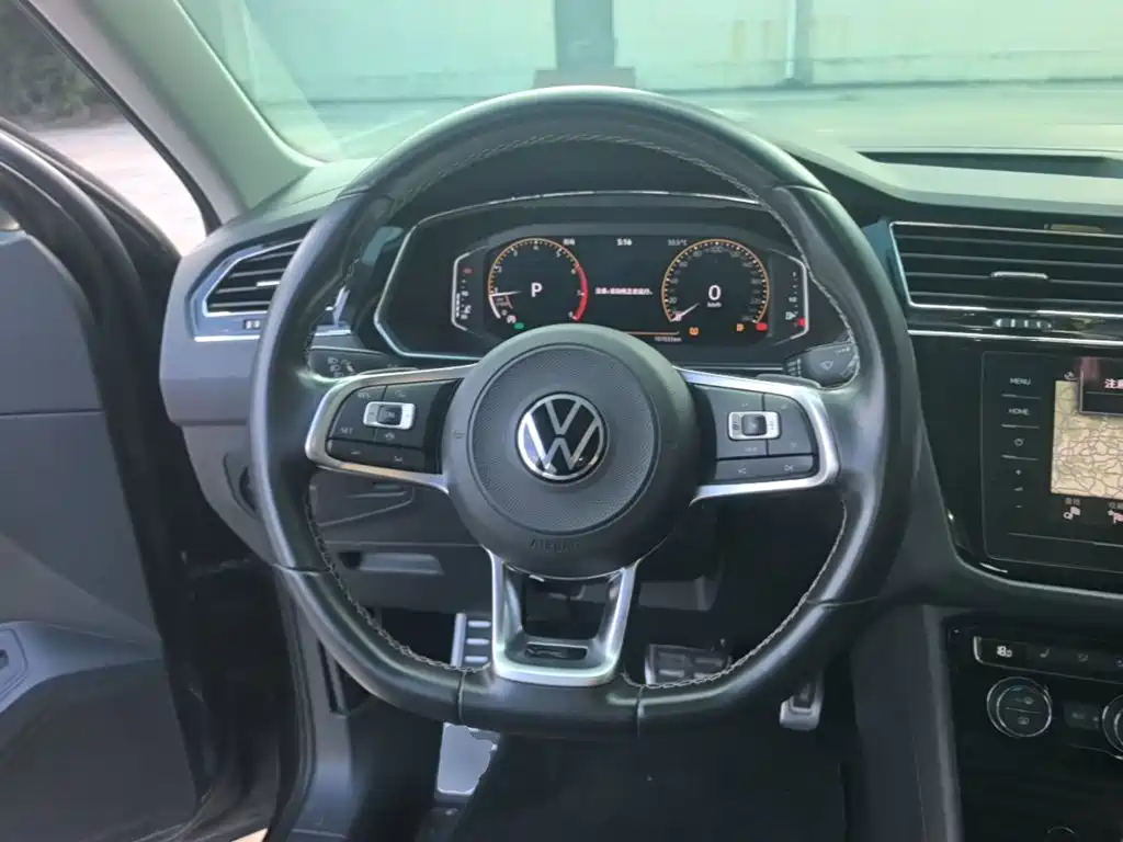 Volkswagen Tiguan L — фото 11