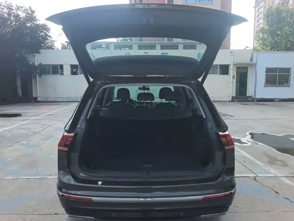 Volkswagen Tiguan L — фото 19