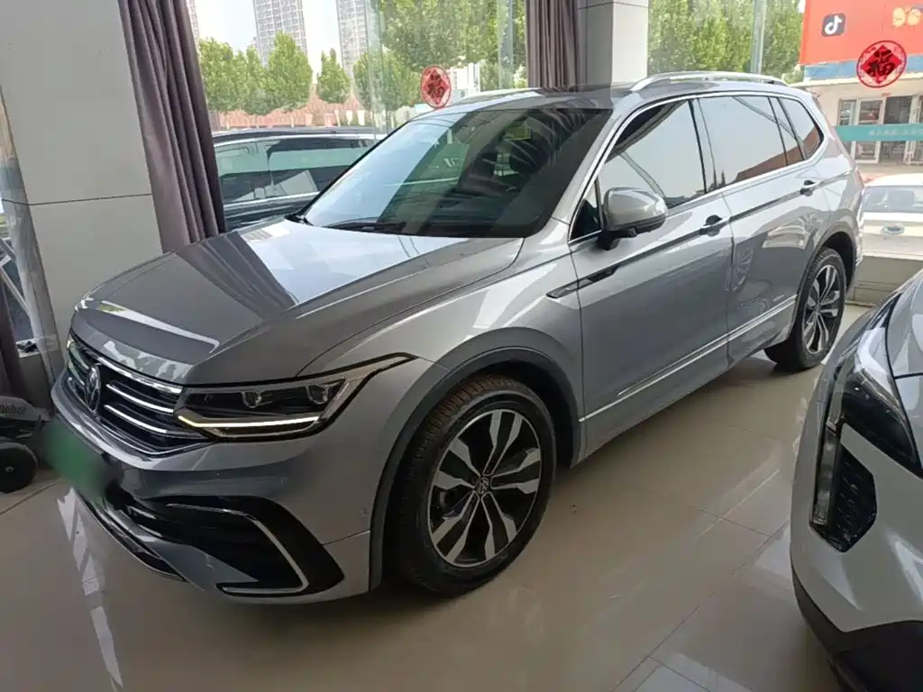 Volkswagen Tiguan L — фото 2